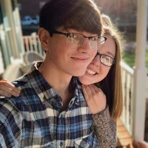 Meet your Posher, Chloe